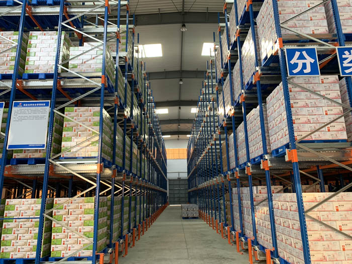 四向穿梭車貨架的工作原理、技術(shù)特點(diǎn)、應(yīng)用場(chǎng)景和優(yōu)勢(shì)